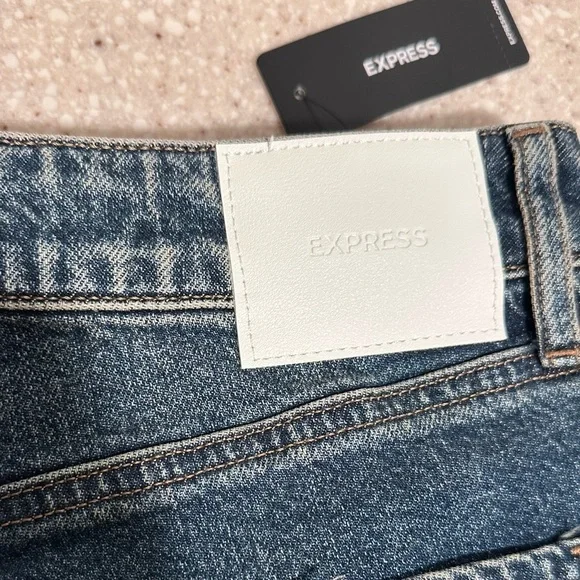 Express Wide Leg High Rise Jeans
Women's 10L Tall Mom Wide Loose Distressed NWT - Picture 11 of 15